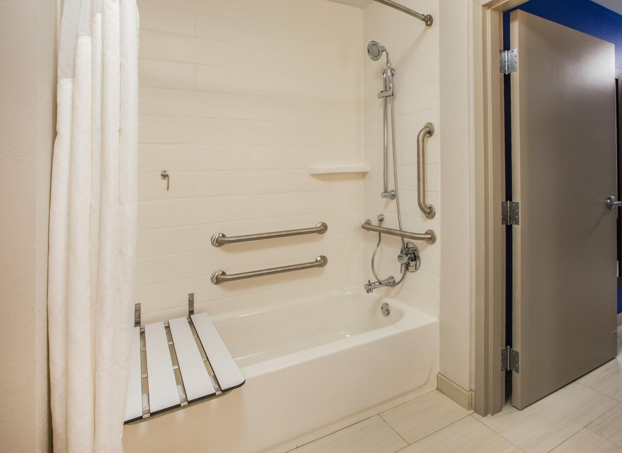 Holiday Inn Express & Suites Chicago - Matteson By Ihg Bagian luar foto