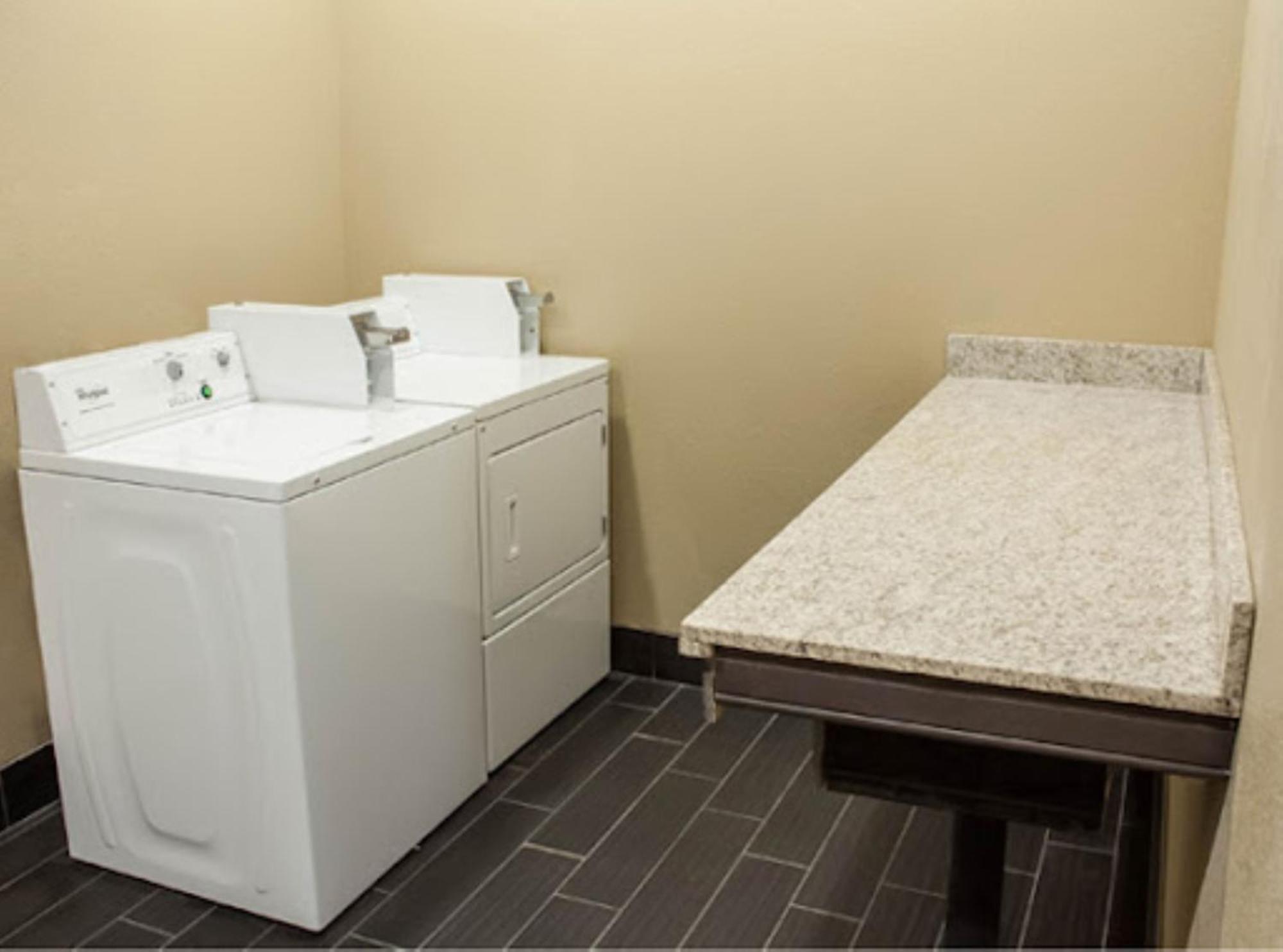 Holiday Inn Express & Suites Chicago - Matteson By Ihg Bagian luar foto