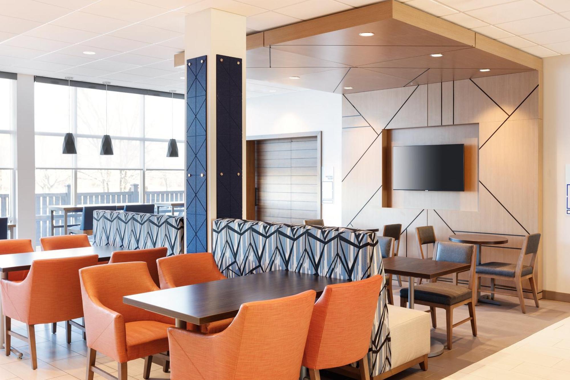 Holiday Inn Express & Suites Chicago - Matteson By Ihg Bagian luar foto