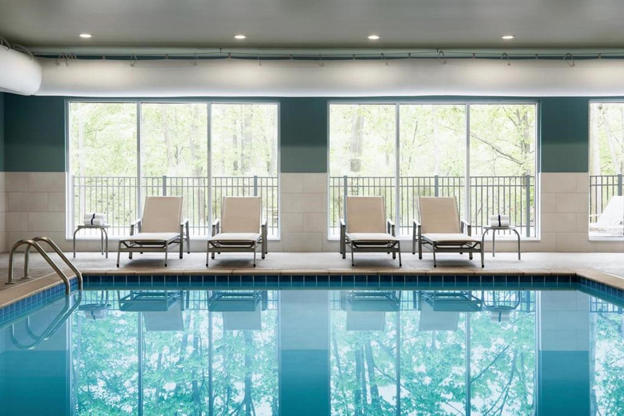 Holiday Inn Express & Suites Chicago - Matteson By Ihg Bagian luar foto