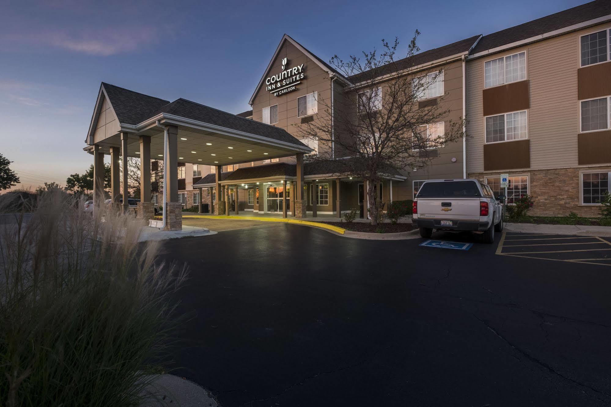 Holiday Inn Express & Suites Chicago - Matteson By Ihg Bagian luar foto