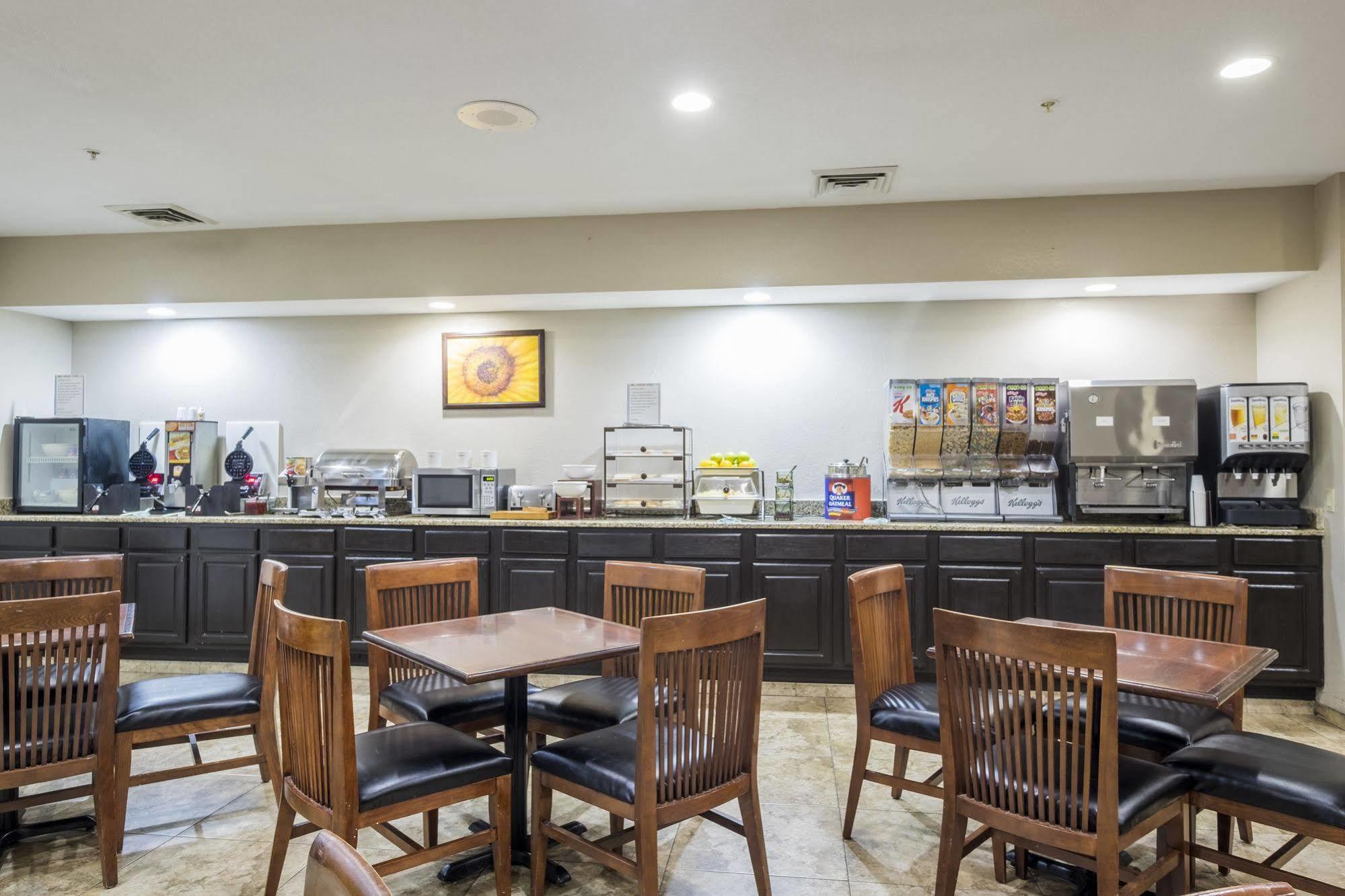 Holiday Inn Express & Suites Chicago - Matteson By Ihg Bagian luar foto